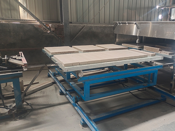 砂型微波烘干設(shè)備交付新密耐材企業(yè) 砂型微波烘干設(shè)備交付新密耐材企業(yè)